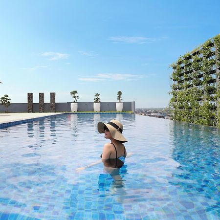 Novotel Suites Yogyakarta Malioboro Εξωτερικό φωτογραφία